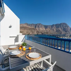 https://agaete-whiteblue-house.in-canary-islands.com